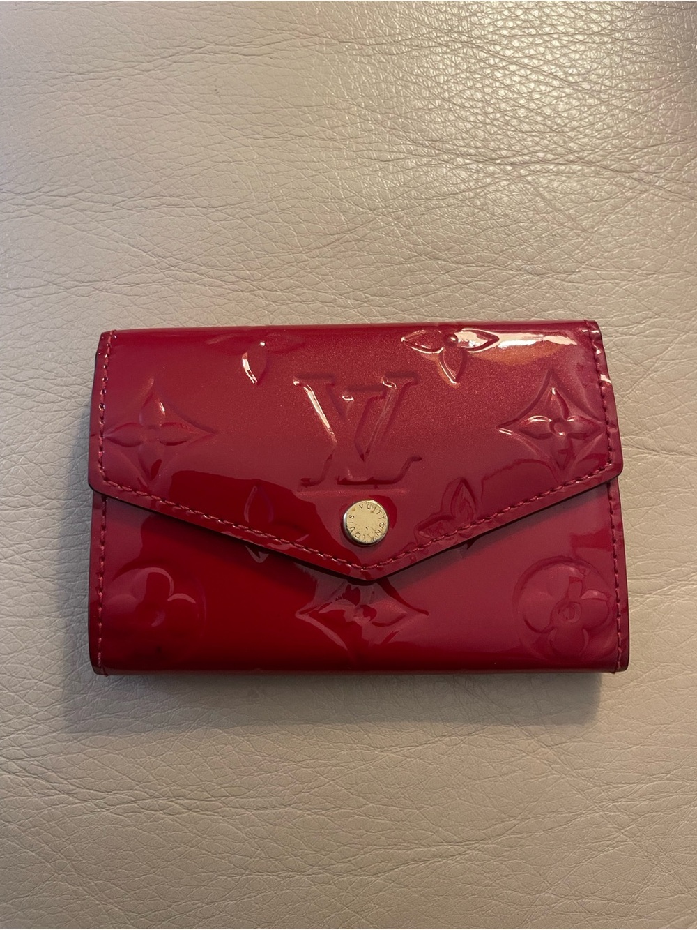 Louis Vuitton Vernis Monogram Key Holder in Deep Red